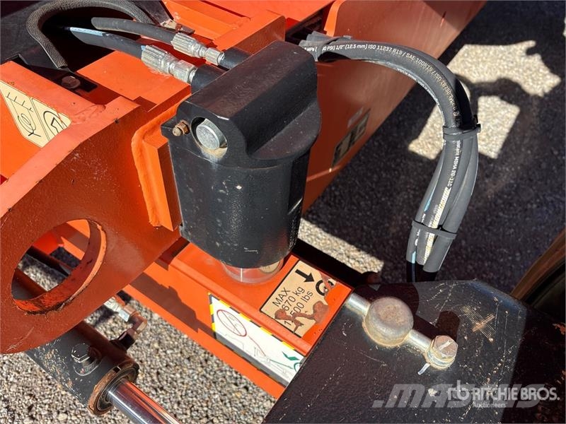 JLG 600AJ 4WD Diesel Articulating Boom Lift 曲臂高空作業車
