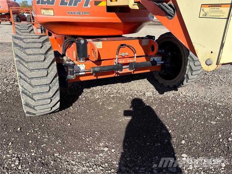 JLG 600AJ 4WD Diesel Articulating Boom Lift 曲臂高空作業車