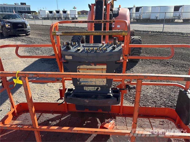 JLG 600AJ 4WD Diesel Articulating Boom Lift 曲臂高空作業車