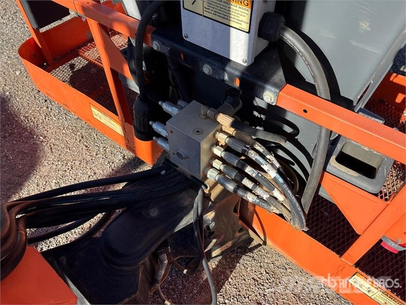 JLG 600AJ 4WD Diesel Articulating Boom Lift 曲臂高空作業車