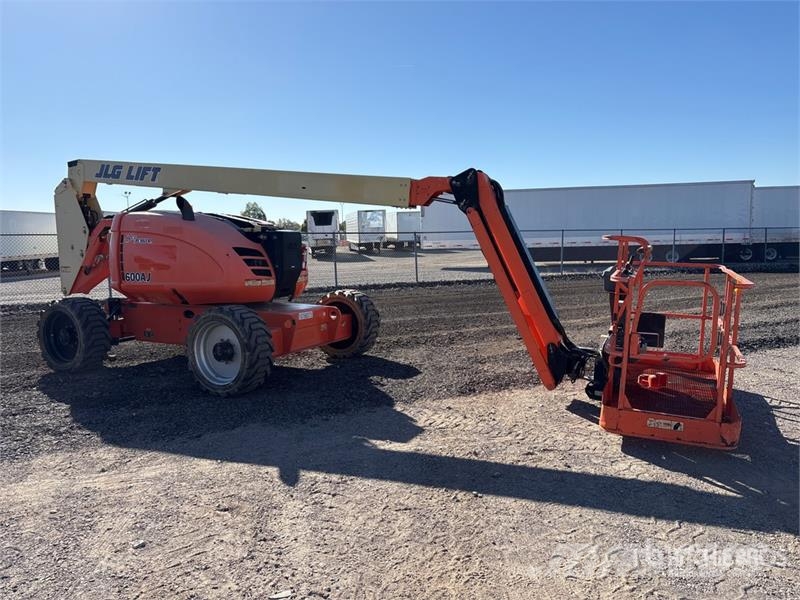 JLG 600AJ 4WD Diesel Articulating Boom Lift 曲臂高空作業車