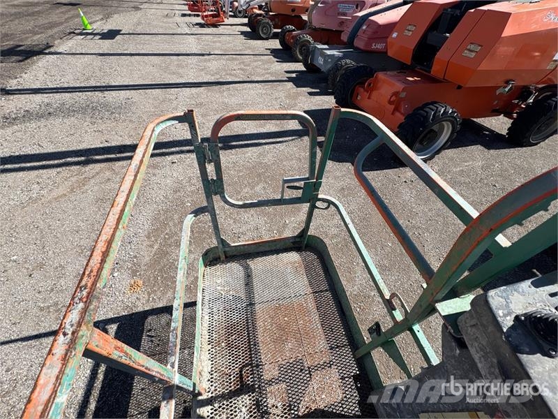 JLG 600AJ 4WD Dual Fuel Articulating Boom Lift Коленчатые подъемники