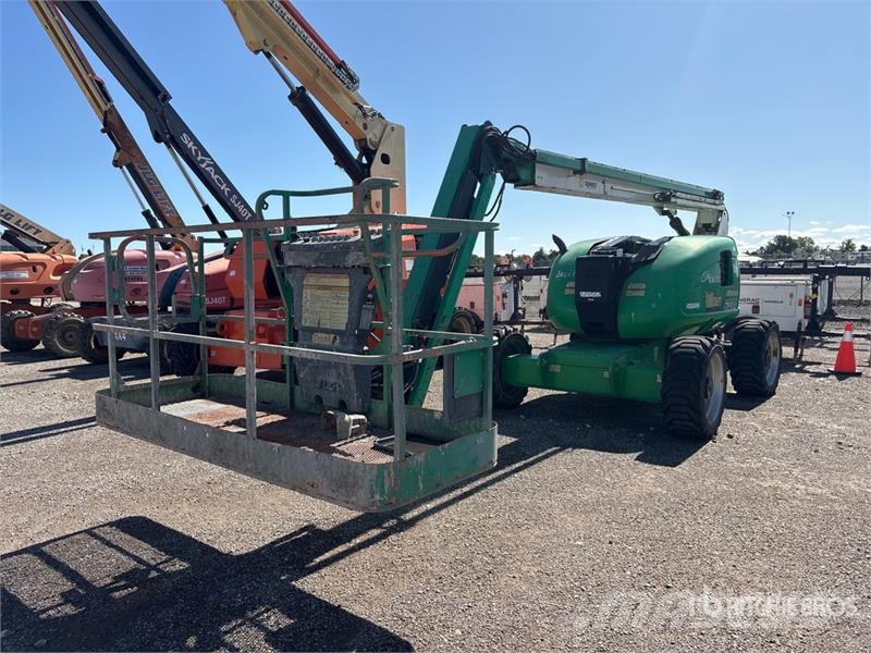 JLG 600AJ 4WD Dual Fuel Articulating Boom Lift Коленчатые подъемники
