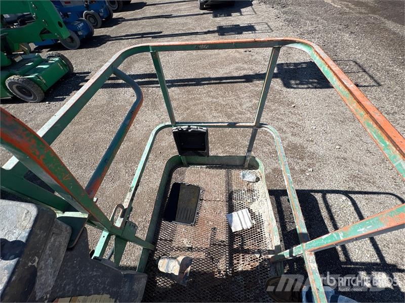 JLG 600AJ 4WD Dual Fuel Articulating Boom Lift Коленчатые подъемники