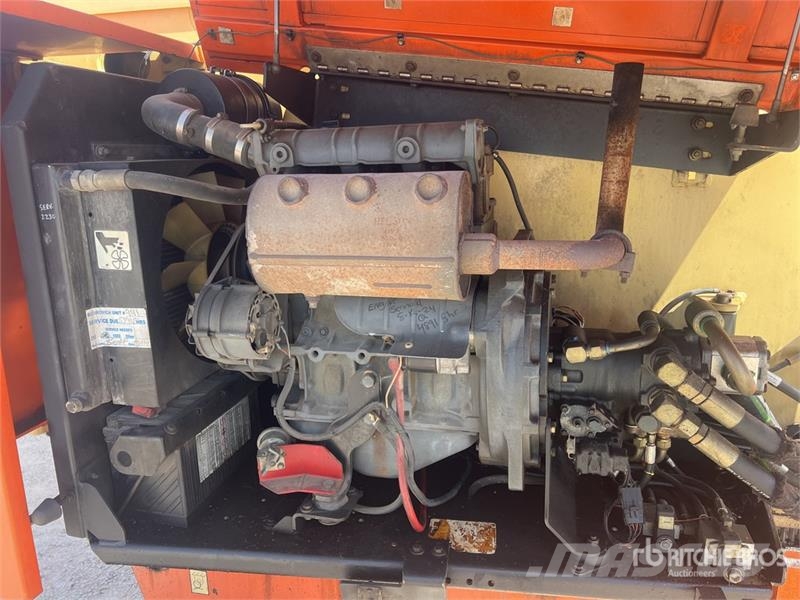 JLG 601S 4WD Diesel Articulating Boom Lift 관절형 전동이동 리프트