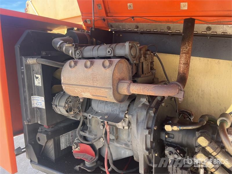 JLG 601S 4WD Diesel Articulating Boom Lift 관절형 전동이동 리프트
