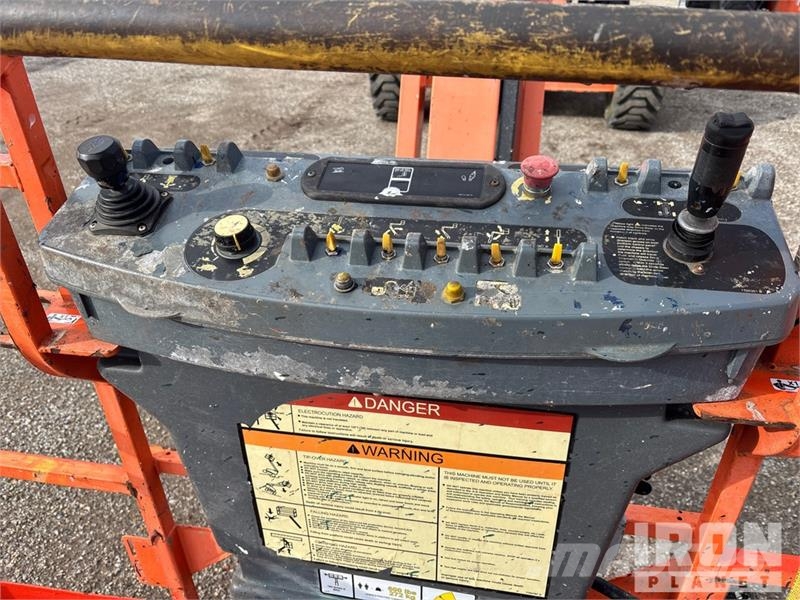 JLG 800 AJ 4WD Diesel Articulating Boom Lift Zglobne dvižne ploščadi