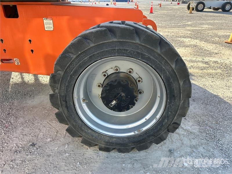 JLG 860SJ 4WD Diesel Telescopic Boom Lift 直臂高空工作平台