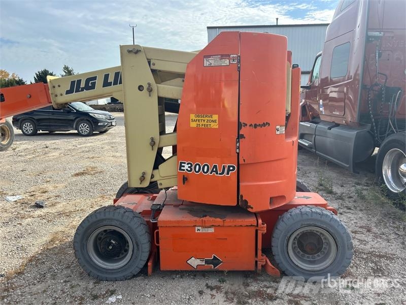 JLG E300 AJP 2WD Electric Articulating Boom Lift Plataformas con brazo de elevación manual