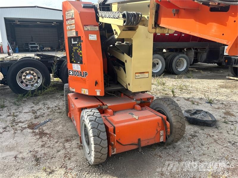 JLG E300 AJP 2WD Electric Articulating Boom Lift Plataformas con brazo de elevación manual