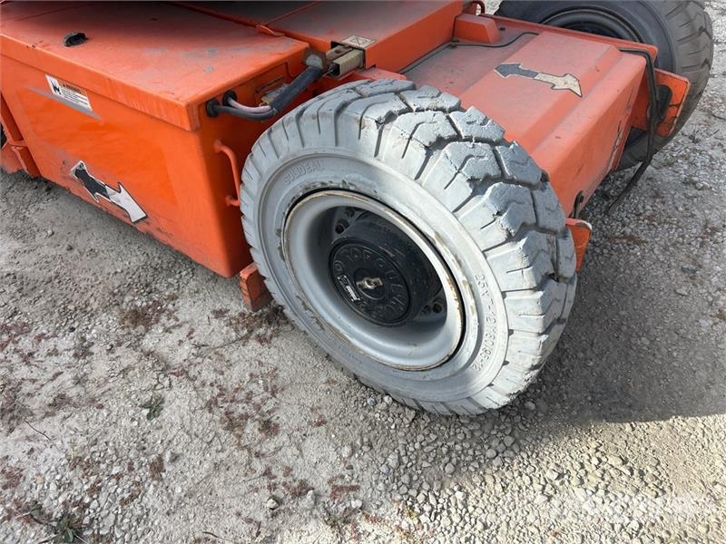 JLG E300 AJP 2WD Electric Articulating Boom Lift Zglobne podizne platforme