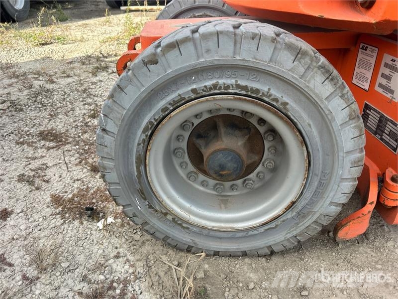 JLG E300 AJP 2WD Electric Articulating Boom Lift Zglobne podizne platforme