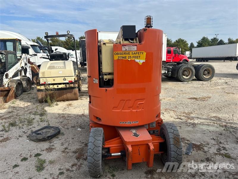 JLG E300AJP 2WD Electric Articulating Boom Lift Knikarmhoogwerkers