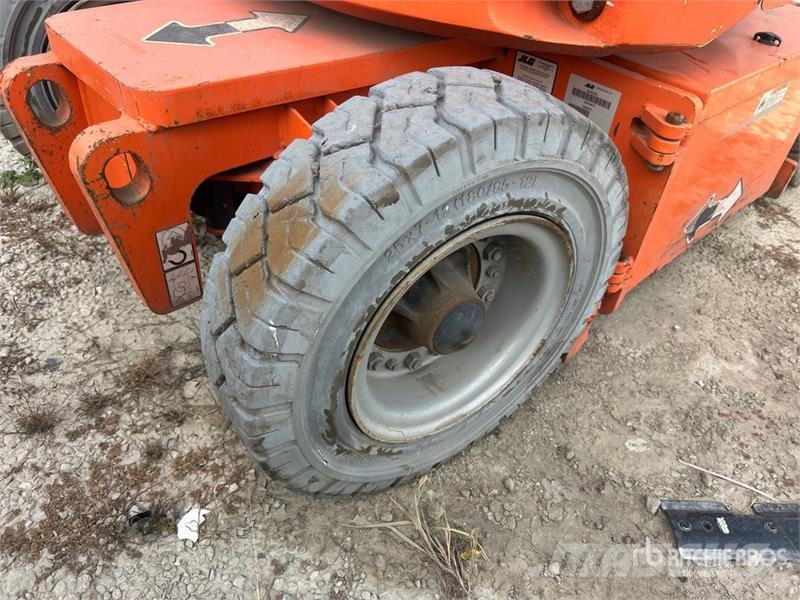 JLG E300AJP 2WD Electric Articulating Boom Lift Knikarmhoogwerkers