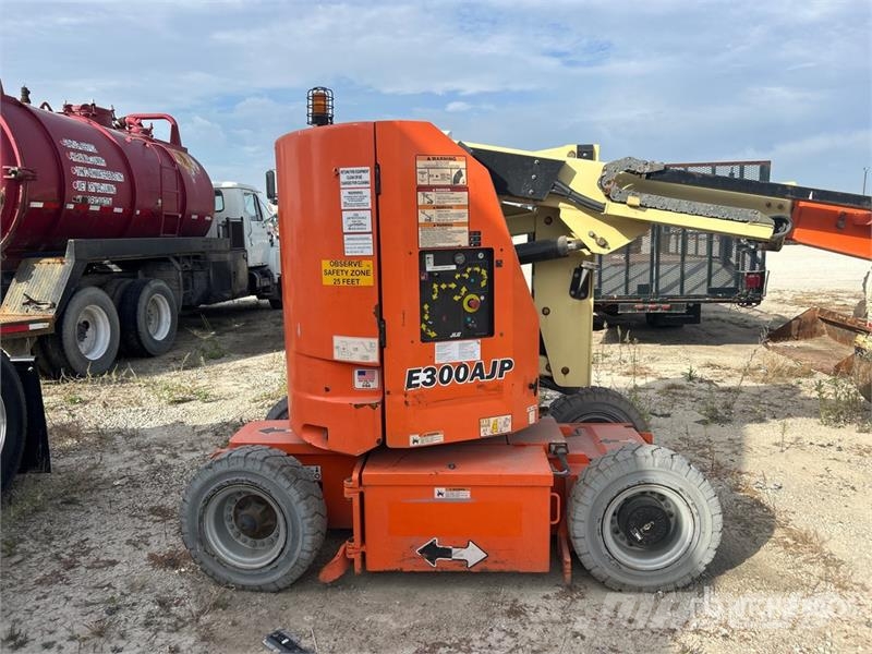 JLG E300AJP 2WD Electric Articulating Boom Lift Plataformas con brazo de elevación manual