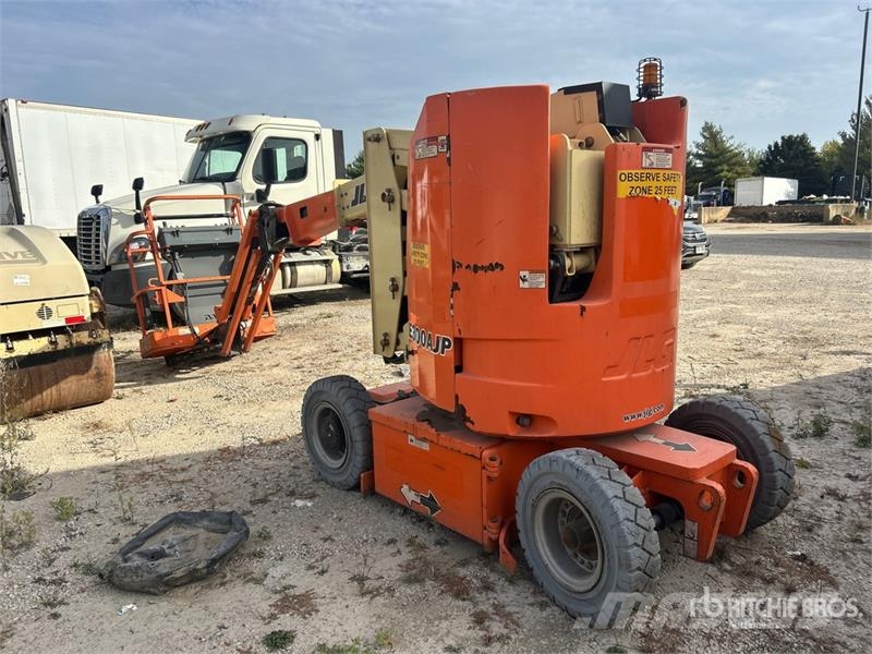 JLG E300AJP 2WD Electric Articulating Boom Lift Knikarmhoogwerkers
