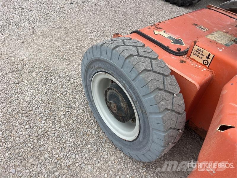 JLG E400AJPN 2WD Electric Articulating Boom Lift Bomlifte med knækarm