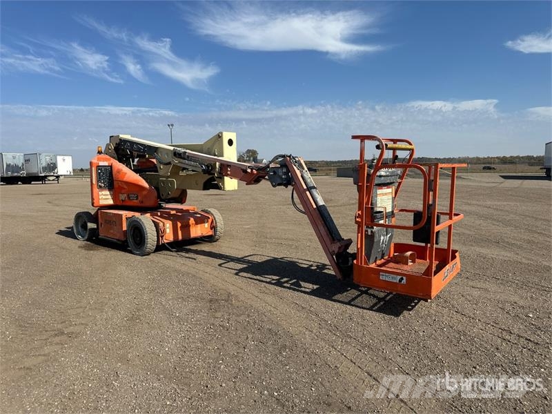 JLG E400AJPN 2WD Electric Articulating Boom Lift Articulated boom lifts