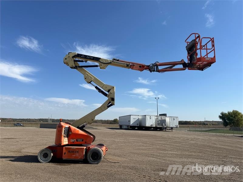 JLG E400AJPN 2WD Electric Articulating Boom Lift Articulated boom lifts