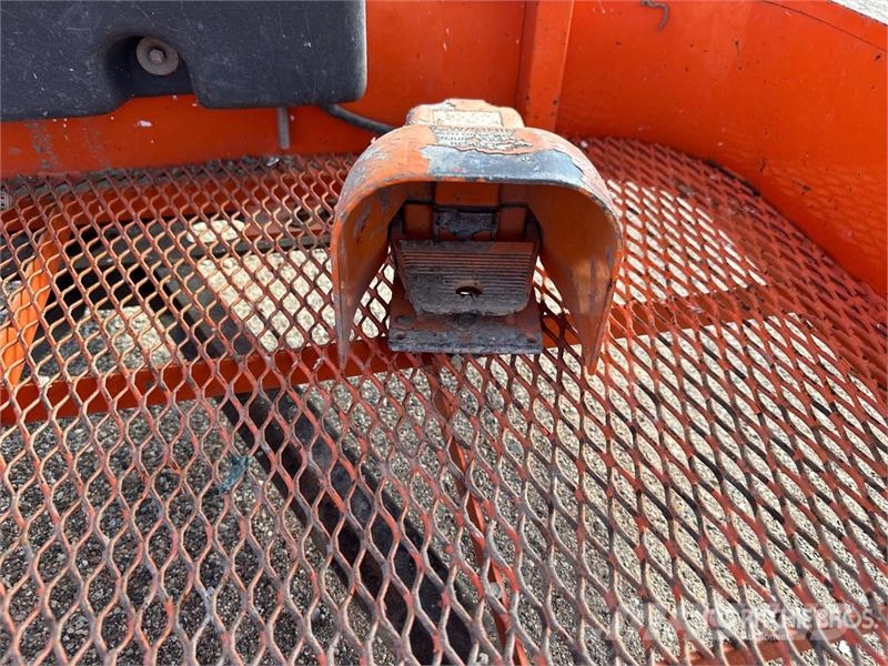 JLG E400AJPN 2WD Electric Articulating Boom Lift Articulated boom lifts