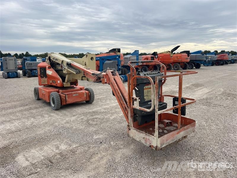 JLG E400AJPN 2WD Electric Articulating Boom Lift Bomlifte med knækarm