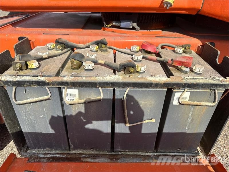 JLG E400AJPN 2WD Electric Articulating Boom Lift Articulated boom lifts