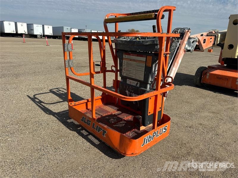 JLG E400AJPN 2WD Electric Articulating Boom Lift Articulated boom lifts