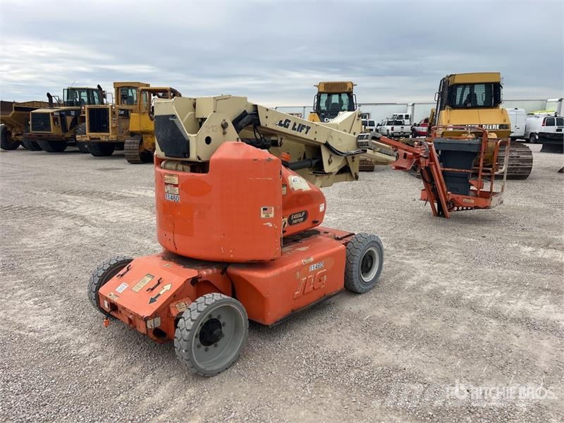 JLG E400AJPN 2WD Electric Articulating Boom Lift Bomlifte med knækarm
