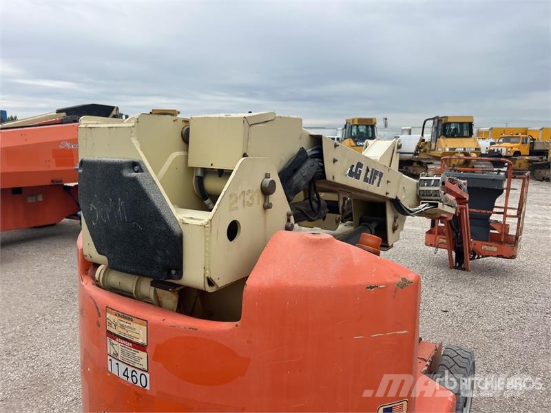 JLG E400AJPN 2WD Electric Articulating Boom Lift Bomlifte med knækarm