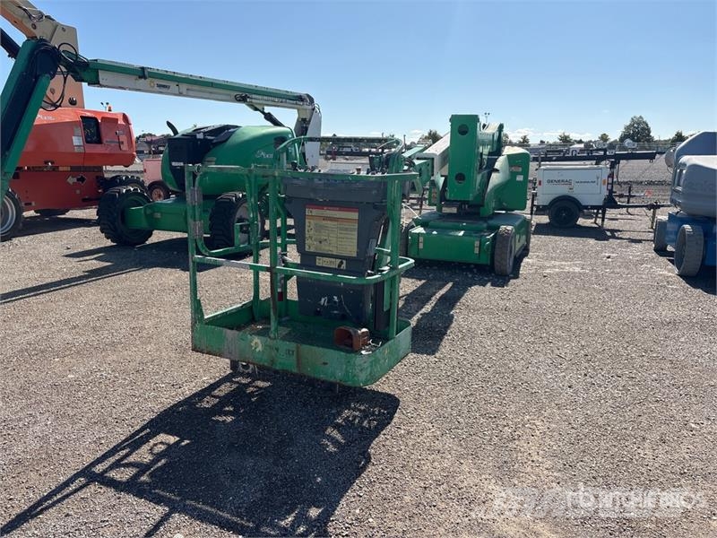 JLG E400AJPN 2WD Electric Articulating Boom Lift Piattaforme a braccio articolato