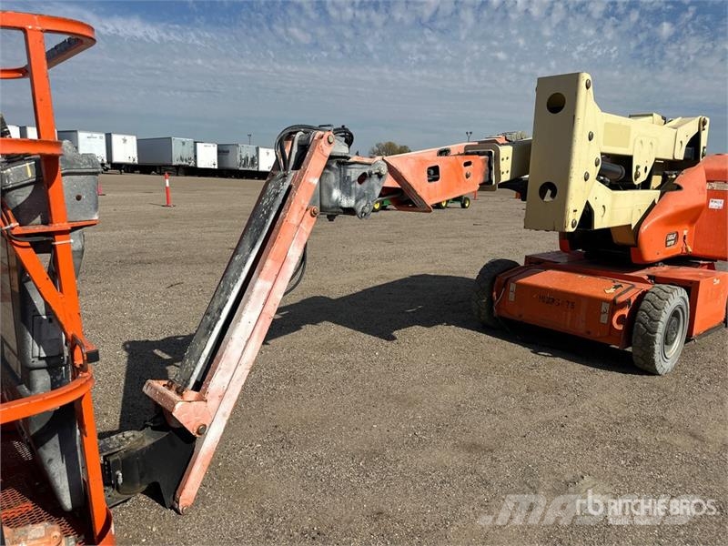 JLG E400AJPN 2WD Electric Articulating Boom Lift Articulated boom lifts