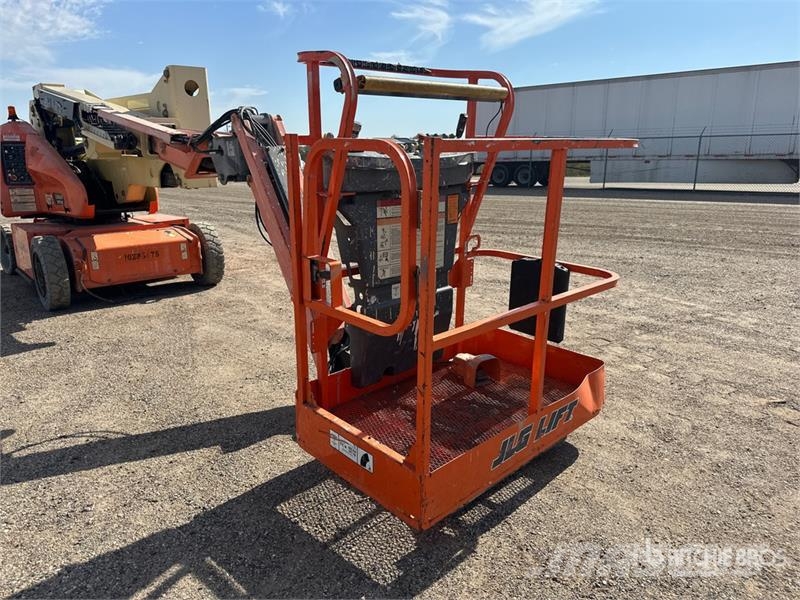 JLG E400AJPN 2WD Electric Articulating Boom Lift Articulated boom lifts