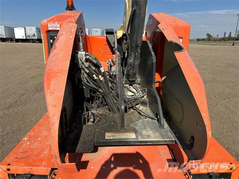 JLG E400AJPN 2WD Electric Articulating Boom Lift Articulated boom lifts