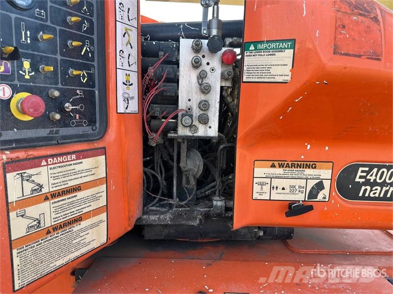 JLG E400AJPN 2WD Electric Articulating Boom Lift Articulated boom lifts