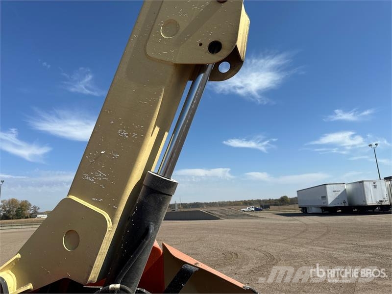 JLG E400AJPN 2WD Electric Articulating Boom Lift Articulated boom lifts