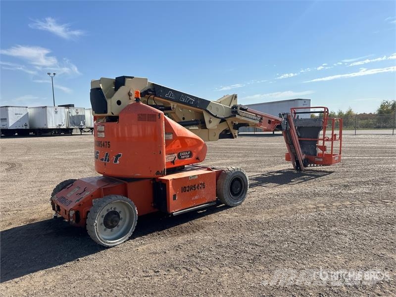 JLG E400AJPN 2WD Electric Articulating Boom Lift Articulated boom lifts