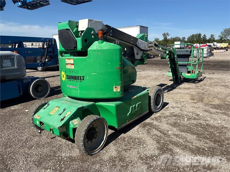JLG E400AJPN 2WD Electric Articulating Boom Lift Piattaforme a braccio articolato