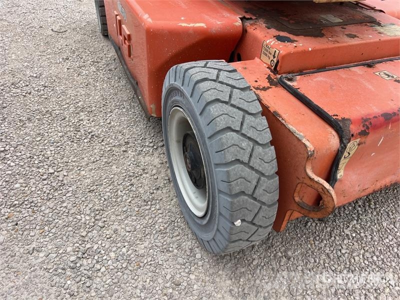 JLG E400AJPN 2WD Electric Articulating Boom Lift Bomlifte med knækarm