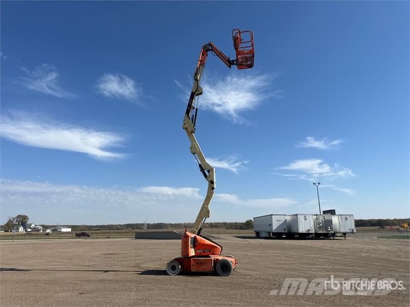 JLG E400AJPN 2WD Electric Articulating Boom Lift Articulated boom lifts