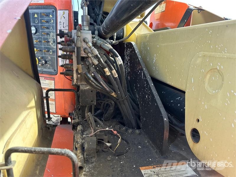 JLG E400AJPN 2WD Electric Articulating Boom Lift Articulated boom lifts