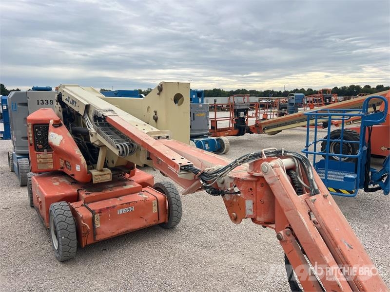 JLG E400AJPN 2WD Electric Articulating Boom Lift Bomlifte med knækarm