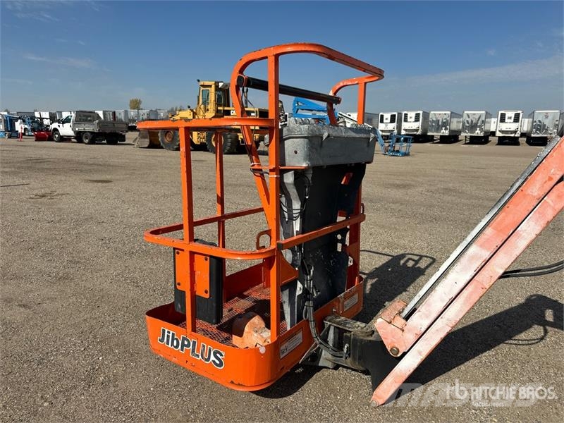 JLG E400AJPN 2WD Electric Articulating Boom Lift Articulated boom lifts