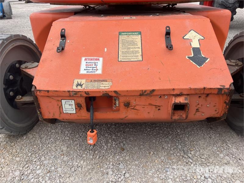 JLG E400AJPN 2WD Electric Articulating Boom Lift Bomlifte med knækarm