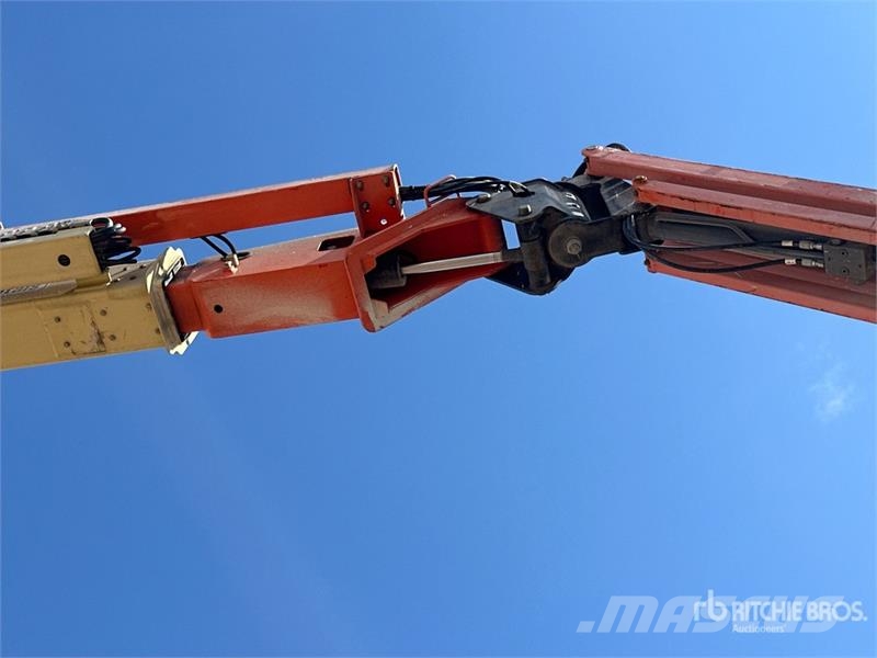 JLG E400AJPN 2WD Electric Articulating Boom Lift Articulated boom lifts