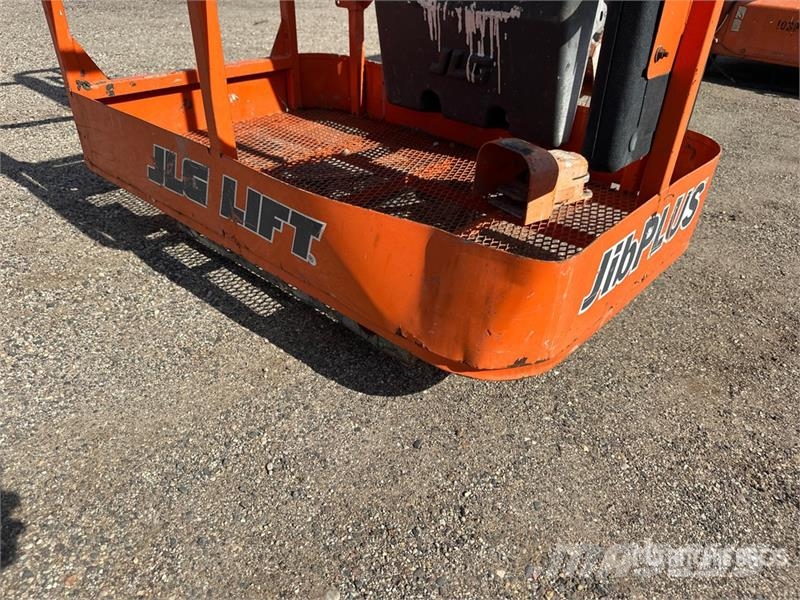 JLG E400AJPN 2WD Electric Articulating Boom Lift Articulated boom lifts