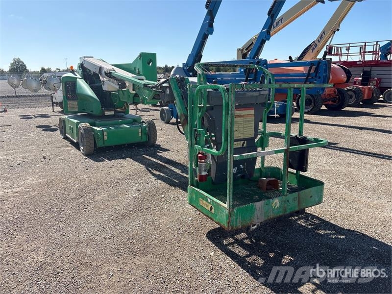JLG E400AJPN 2WD Electric Articulating Boom Lift Piattaforme a braccio articolato