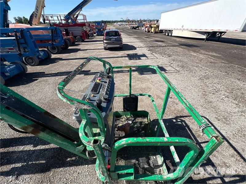 JLG E400AJPN 2WD Electric Articulating Boom Lift Piattaforme a braccio articolato