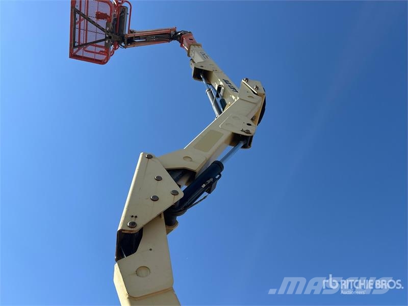 JLG E400AJPN 2WD Electric Articulating Boom Lift Articulated boom lifts