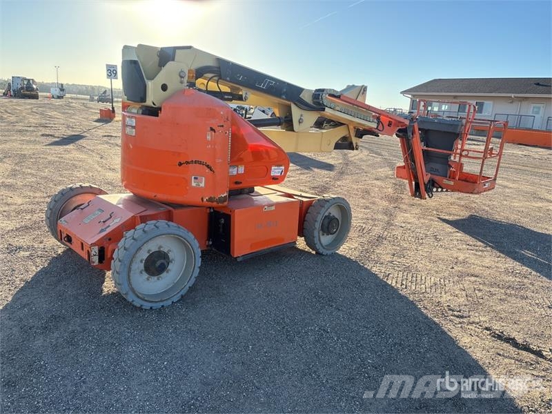 JLG E450AJ 2WD Electric Articulating Boom Lift Articulated boom lifts