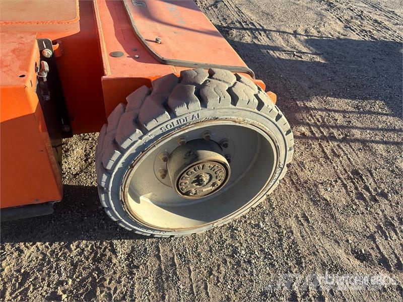 JLG E450AJ 2WD Electric Articulating Boom Lift Articulated boom lifts